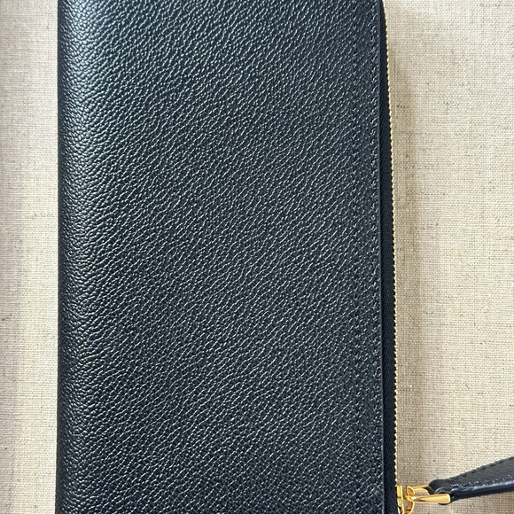 Burberry Grainy Black Leather L-Zipper Wallet - Picture 2 of 6